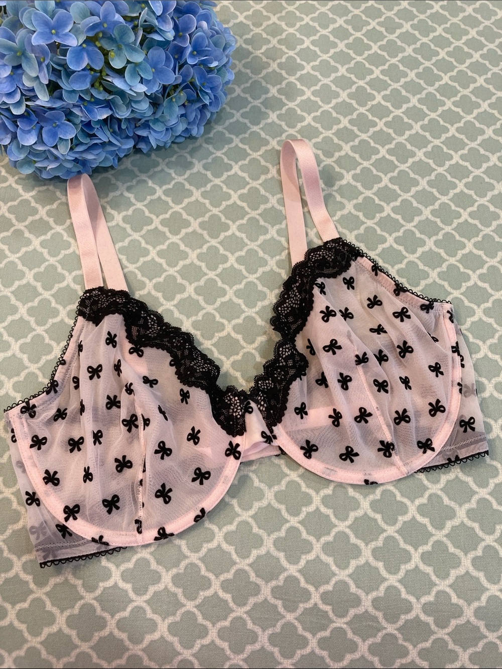 Victoria’s Secret Tease Unlined Flocked Velvet Bow Light Pink Black Bra 38DDD